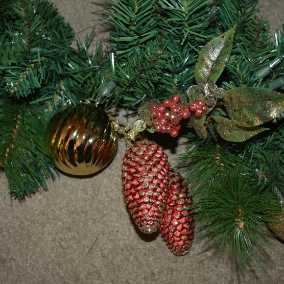 VINTAGE 8Ft Prelit Christmas Garland Pine Garland Spere Lights Berries Pinecone - Picture 12 of 15